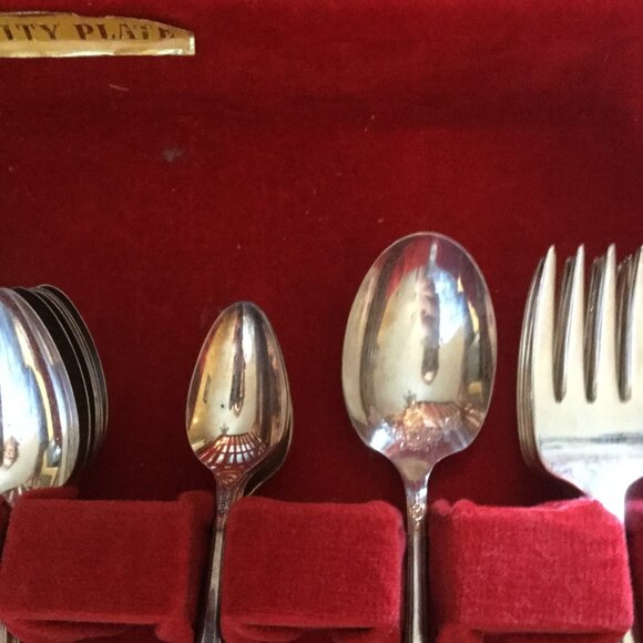 Vintage Community Plate silverware  set from the 1950 59 pieces plus the chest - Picture 7 of 11